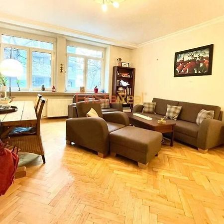 Economy Apartment 2 Min From The Main Station Bratislava Exterior photo