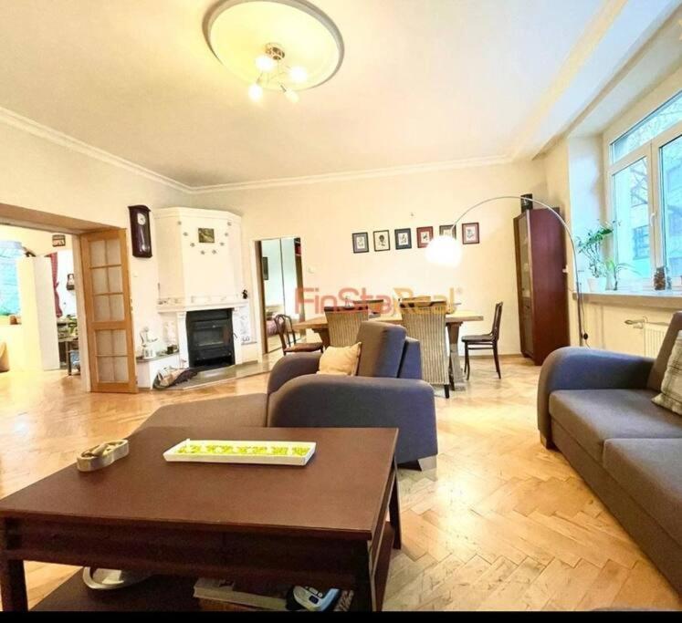 Economy Apartment 2 Min From The Main Station Bratislava Exterior photo