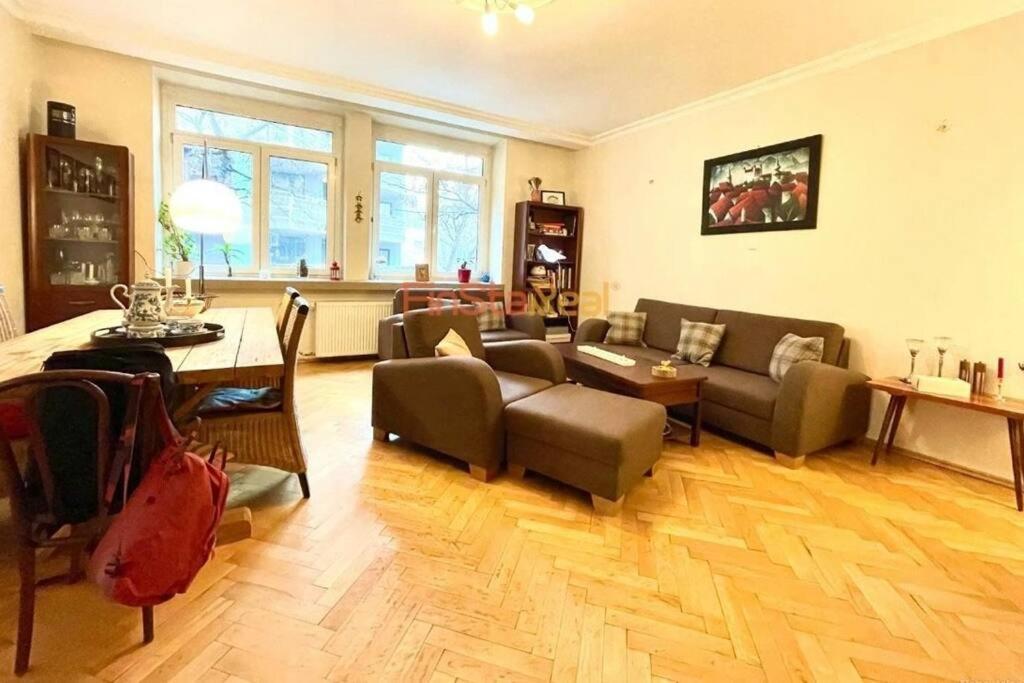 Economy Apartment 2 Min From The Main Station Bratislava Exterior photo